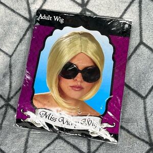 Adult Miss Vicky Karen Short Blonde Bob Halloween Costume Wig Y